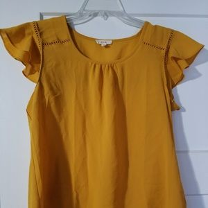 Pretty mustard top.